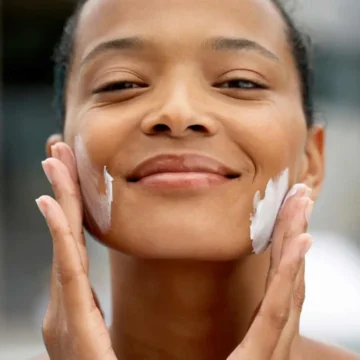 imagen crema de noche exfoliante seboom bodyboom aplicacion